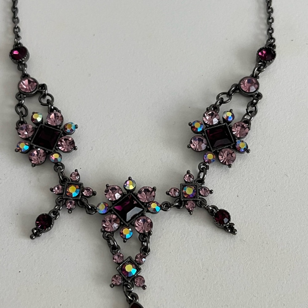 STATEMENT NECKLACE
